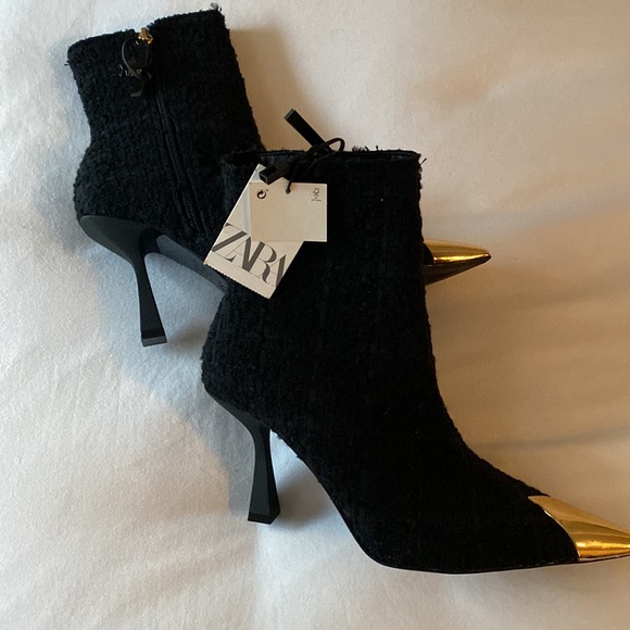 🔥last pair🔥NWT Zara Tweed Boots with Gold Detail - Picture 9 of 9